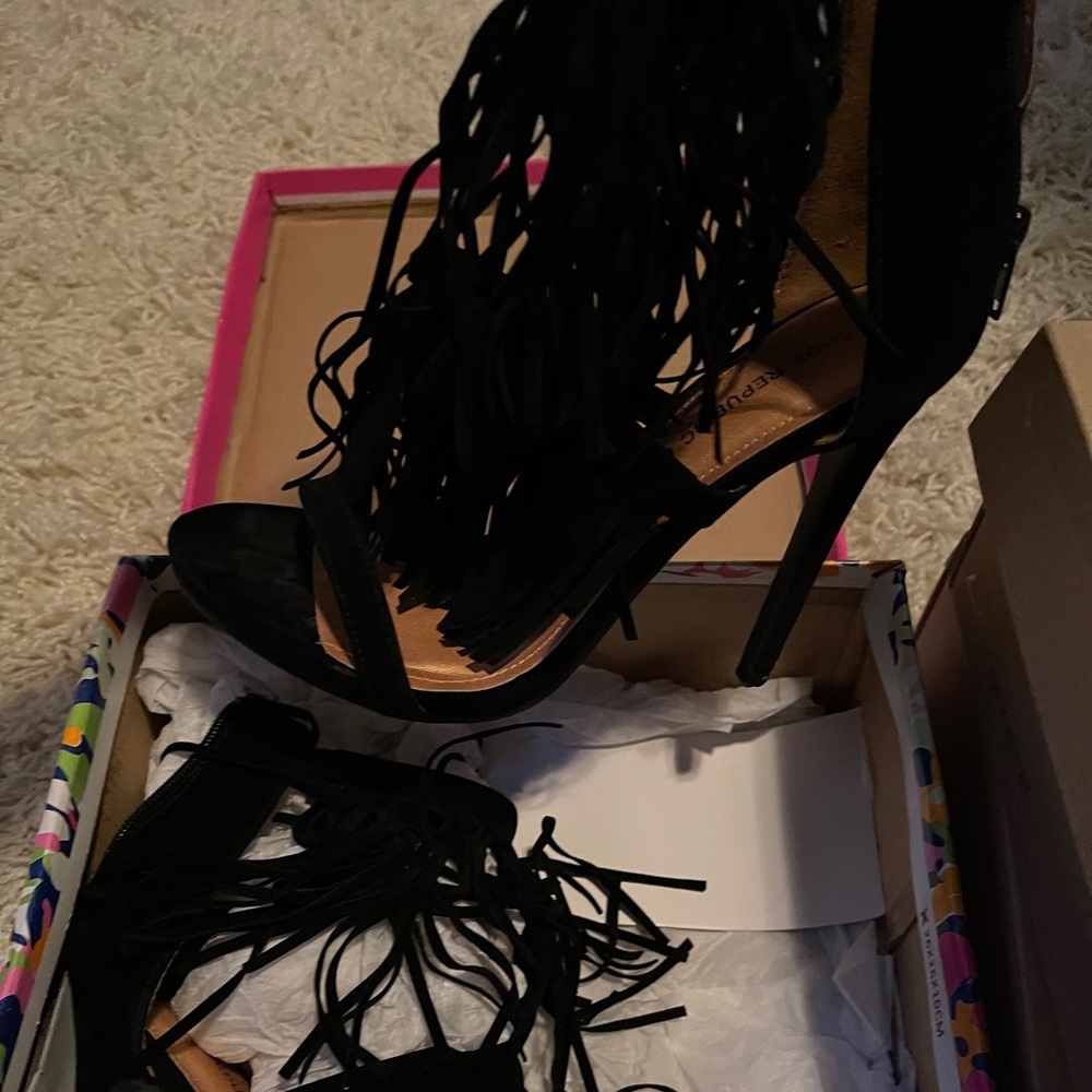 SuperCute Fringe Heels!!!